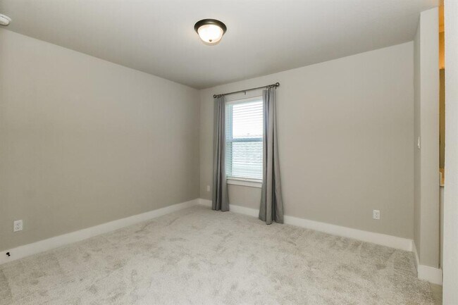 Building Photo - 256 Victoria Peak Lp