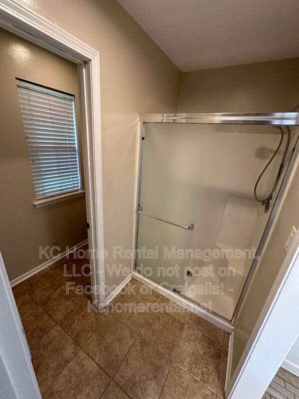 Building Photo - 625 NW Rosaceae Dr