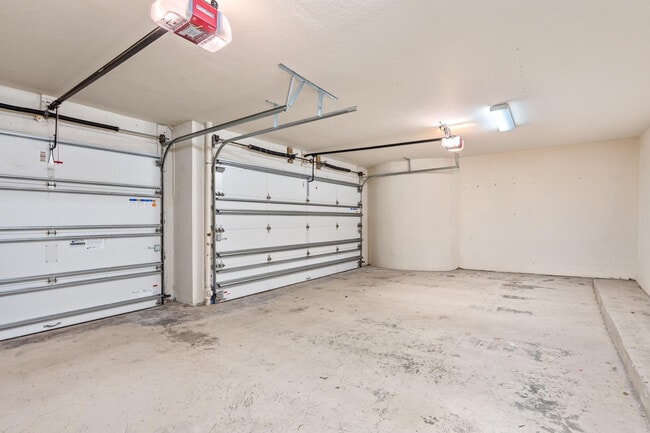 Building Photo - 17550 Circle Pond Ct