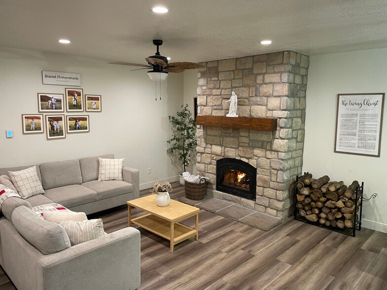 Building Photo - 2030 150 W