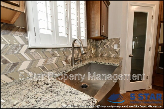 Building Photo - 6933 Copper Town Dr