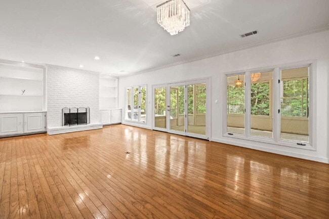 Building Photo - "Experience Southern Charm: Spacious 3-Bed, 3-Bath Home in The Landings"