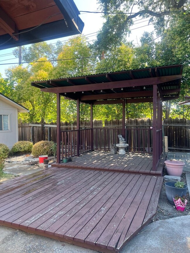 Building Photo - NICE 3 BEDROOM HOME IN ROSEVILLE!