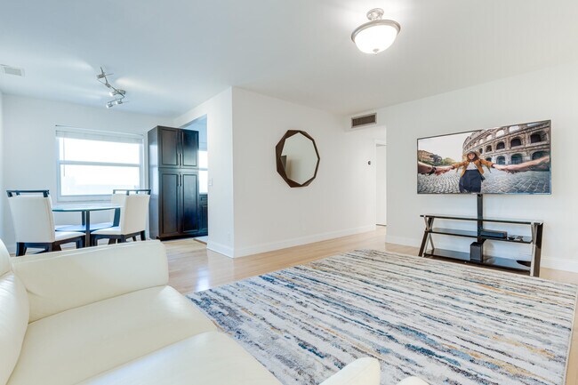Building Photo - 509 Capri Dr