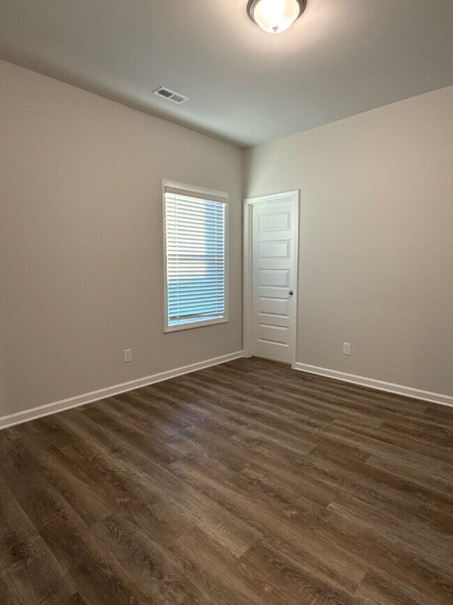 Building Photo - 102 Ranna Dr