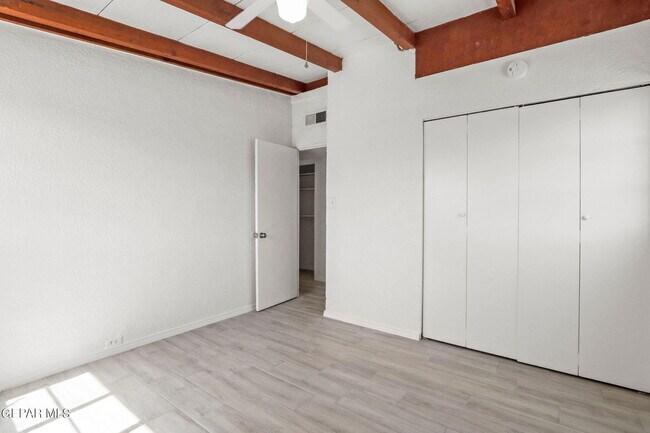 Building Photo - 550 Dolan St