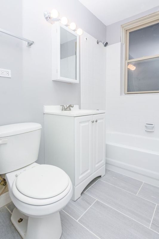 Building Photo - 7130 S Jeffery Blvd