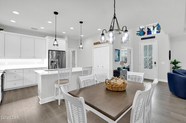 Building Photo - 358 Good Life Wy