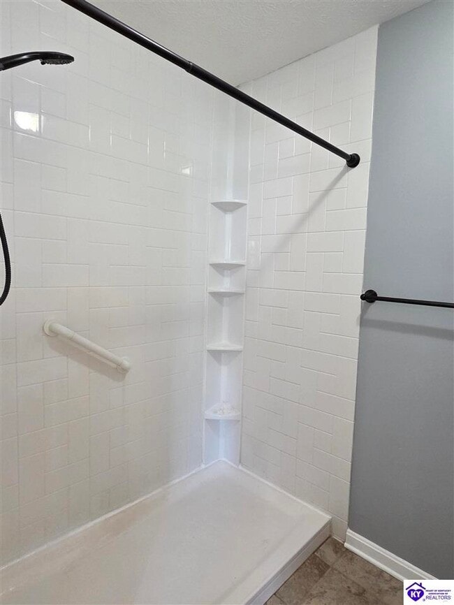 Building Photo - 888 N Woodland Dr