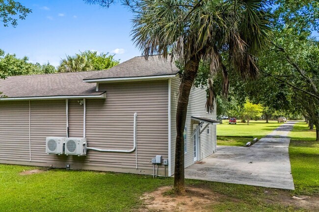 Building Photo - Charming Conway Loft Home – Quiet Country Living!