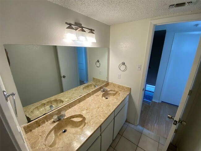 Building Photo - 4936 Diaz Ave