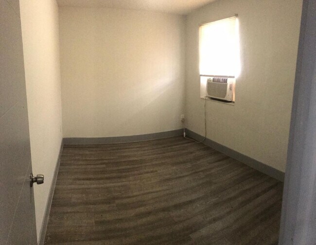 Building Photo - Ground Floor 2 Bedroom Just steps to Wynwood
