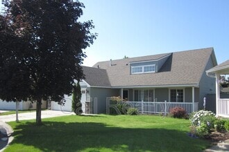 Building Photo - 1506 E Vanetta Ave