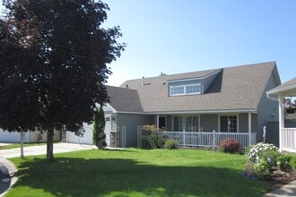 Building Photo - 1506 E Vanetta Ave