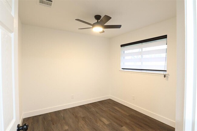 Building Photo - 7706 Garsee Dr