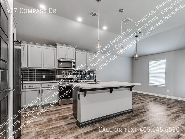 Building Photo - 477 Compass Dr
