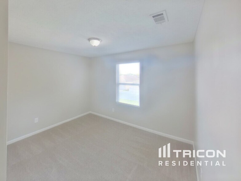 Building Photo - 3423 Country Almond Way