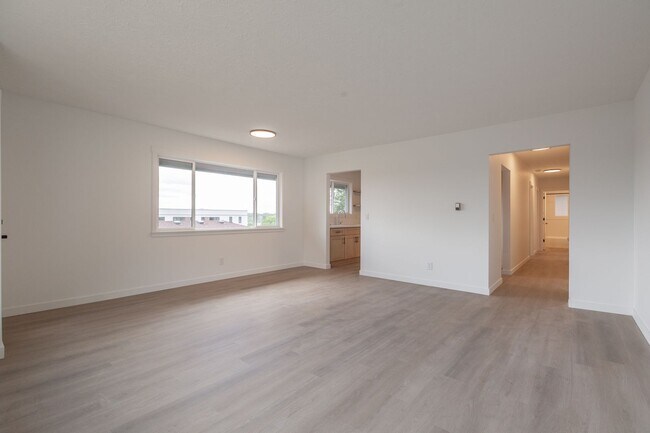 Building Photo - Crowne Pointe Apartment Homes