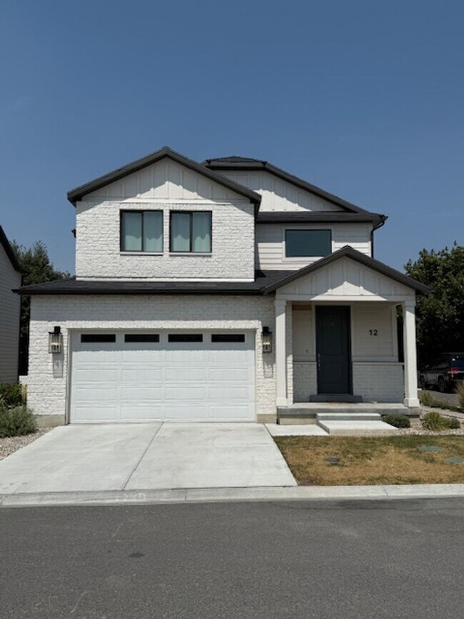 Building Photo - STUNNING Bountiful Home!!