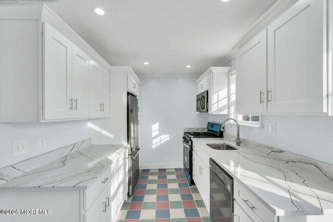 Building Photo - 905 Harrison Rd