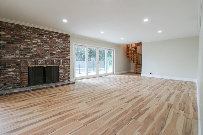 Building Photo - 16608 Park Ln Cir