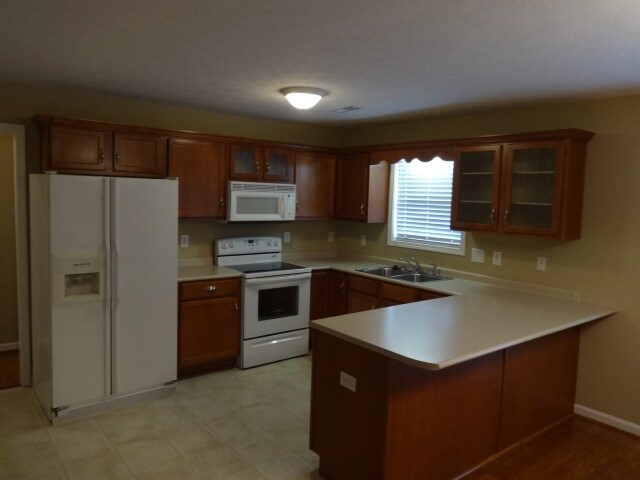 Building Photo - 1648 Cedar Springs Cir