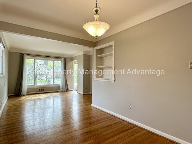 Building Photo - Mid-Century 3 Bed/2 Bath Ranch Near Downto...
