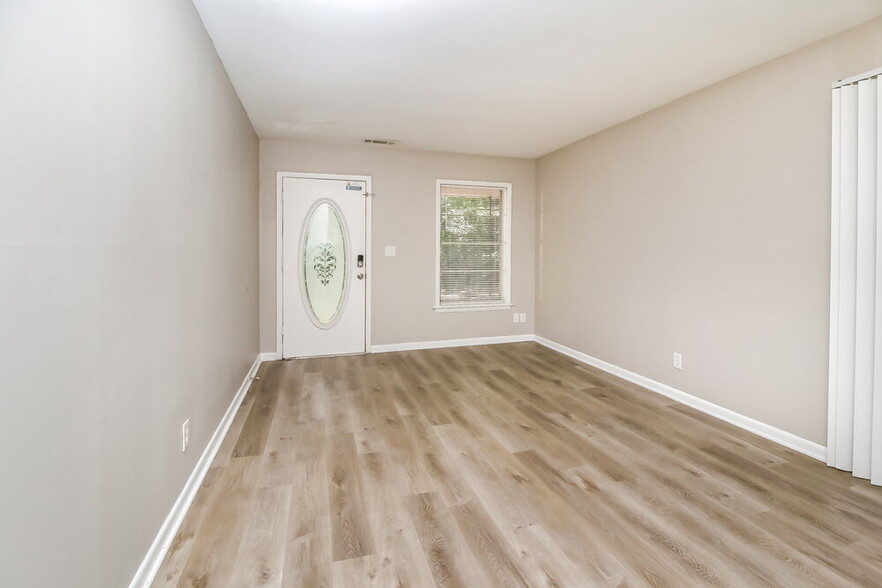 Building Photo - 5141 Hillside Dr NW
