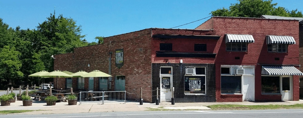 Building Photo - 406 E 9th St
