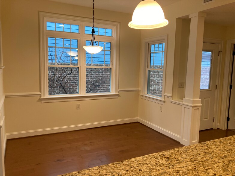 Building Photo - 2539 Greenport Dr