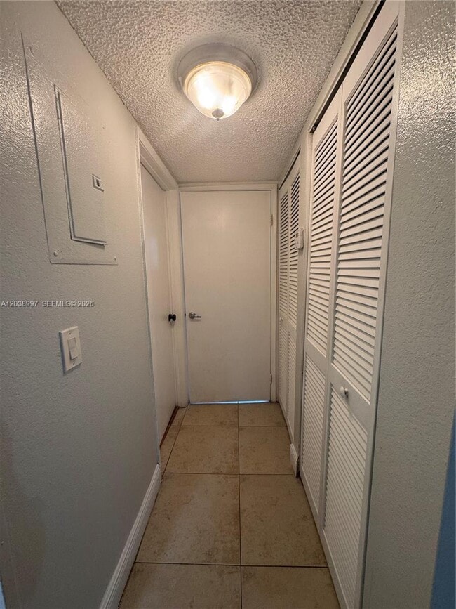 Building Photo - 1465 Lake Crystal Dr