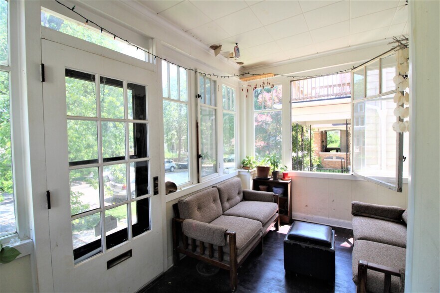 Building Photo - 2933 N Newhall St