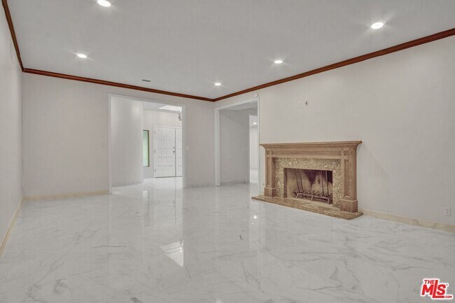 Building Photo - 11410 Canton Dr