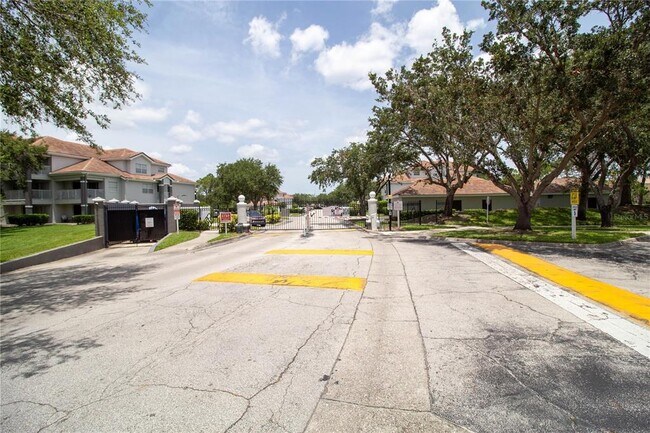 Building Photo - 14036 Fairway Island Dr