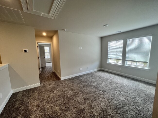 Building Photo - 204 Douglas Bend Rd