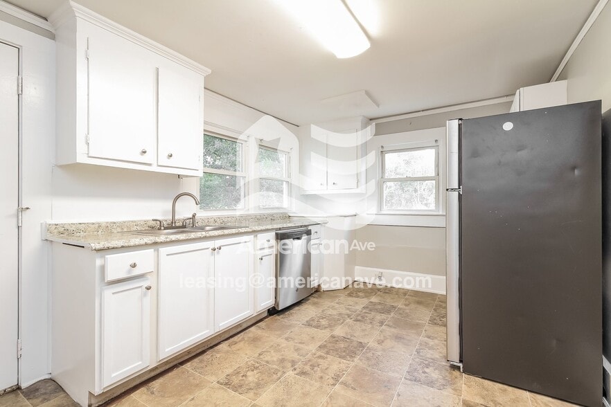 Building Photo - 1116 Old Bessie Rd