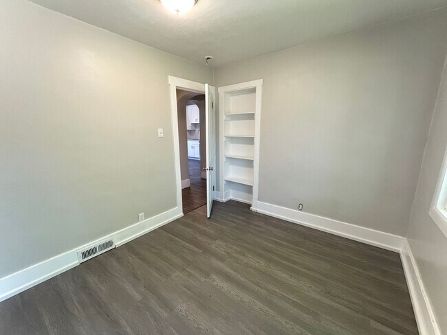 Building Photo - 2 Bed 2 Bath Provo House