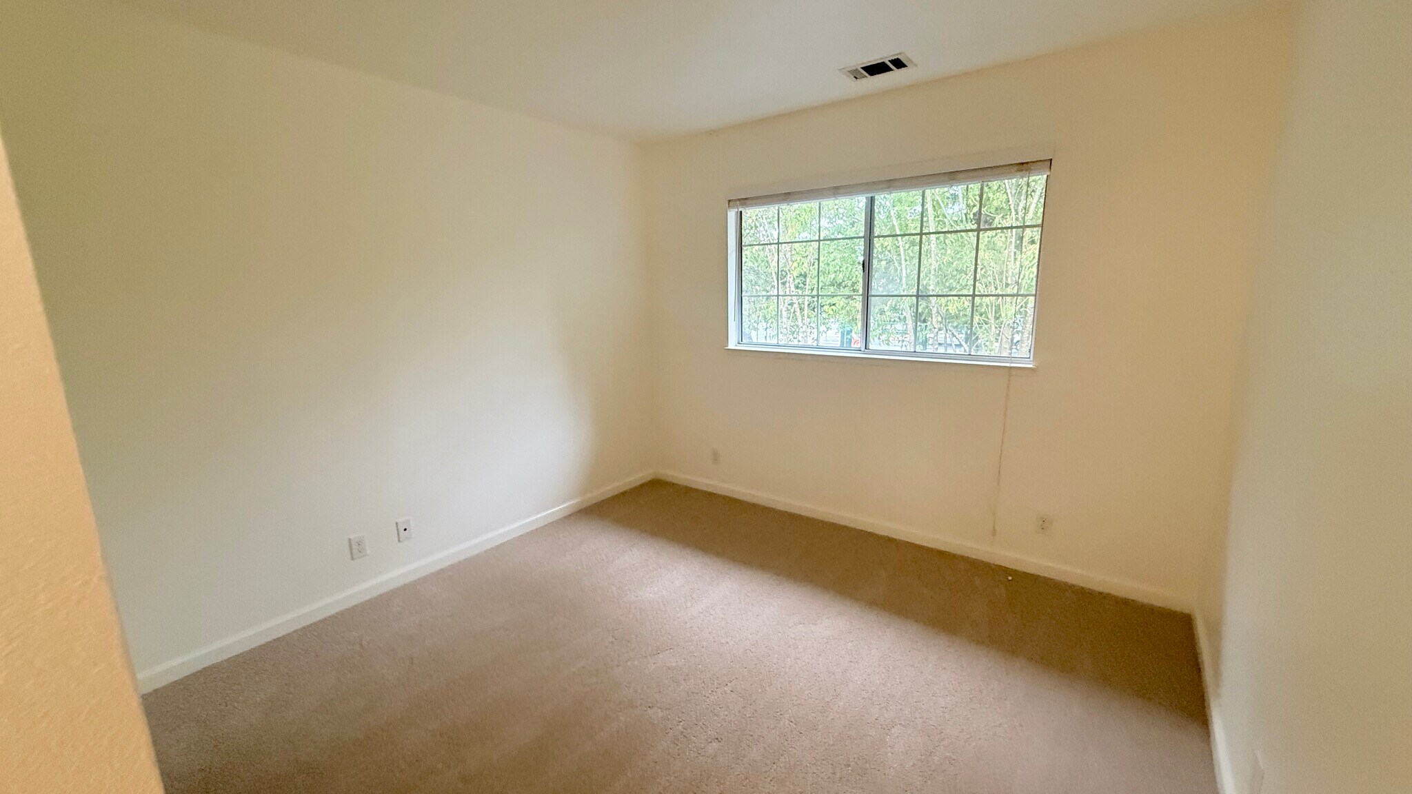 Building Photo - 1013 Woodside Rd