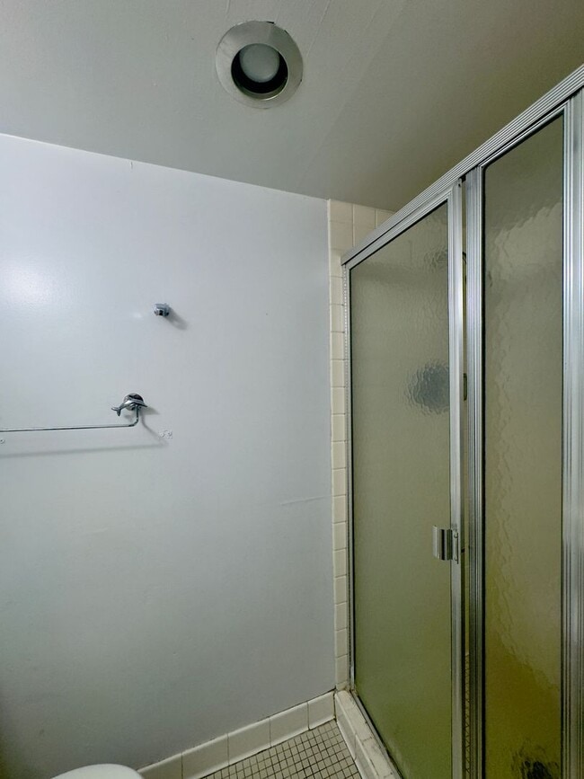 Building Photo - Spacious 2 Bedroom 2 Bath Condo near Johns Hopkins Homewood Campus!