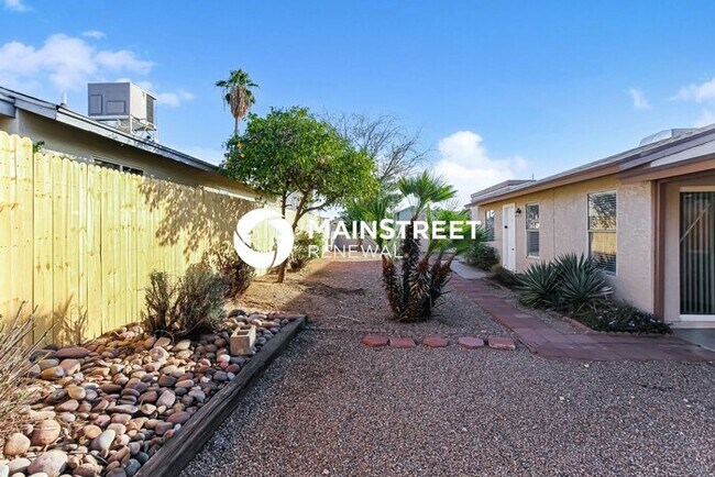 Building Photo - 3 Bedroom Pet-Friendly Home in Phoenix, AZ with Main Street Renewal