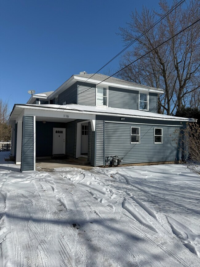 Primary Photo - 116 Center St