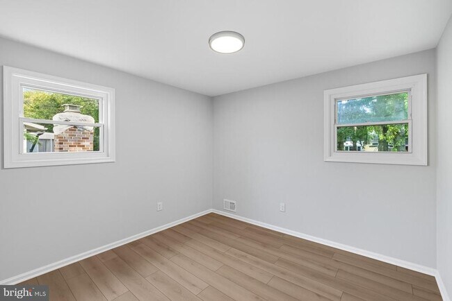 Building Photo - 210 Lastner Ln