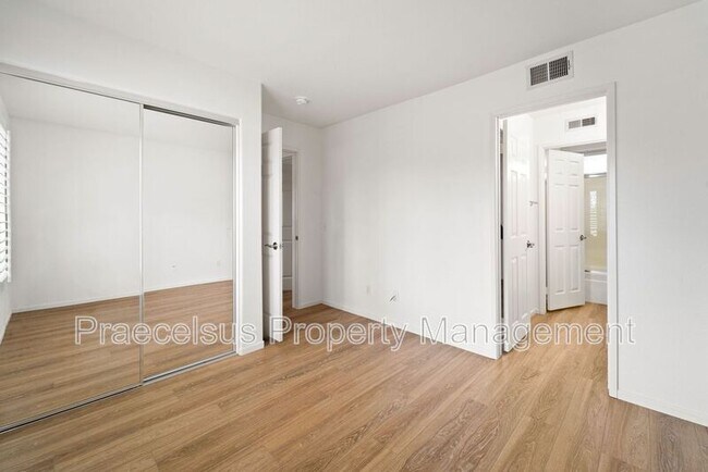 Building Photo - 8265 Gold Coast Dr