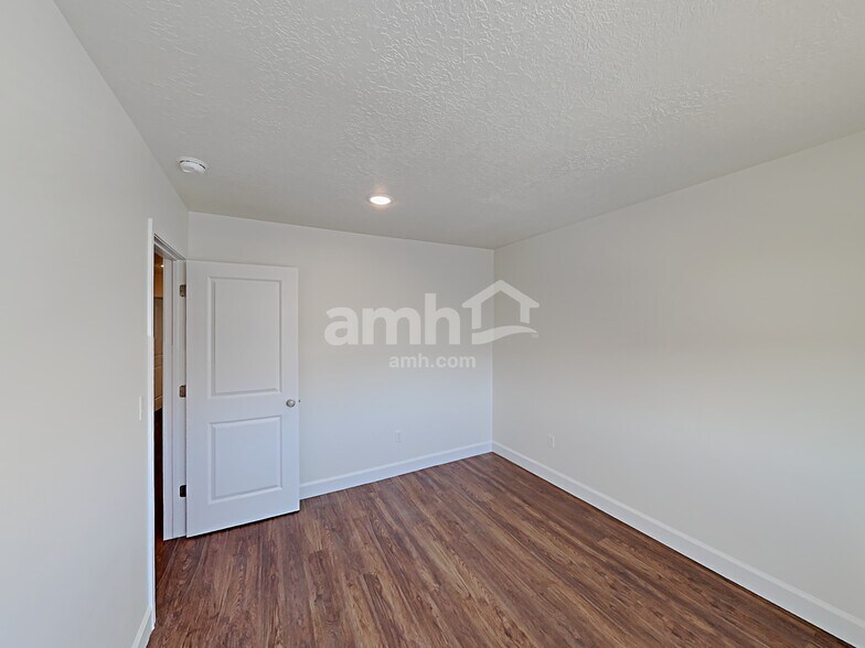 Building Photo - 321 North St