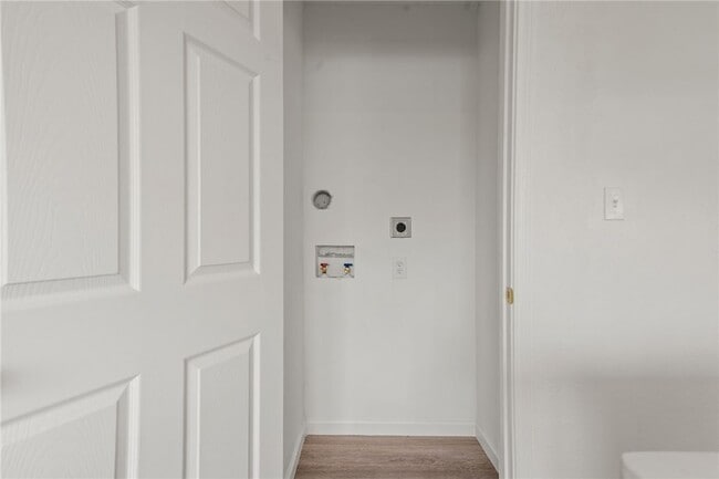 Building Photo - 6112 Hidden Oaks St