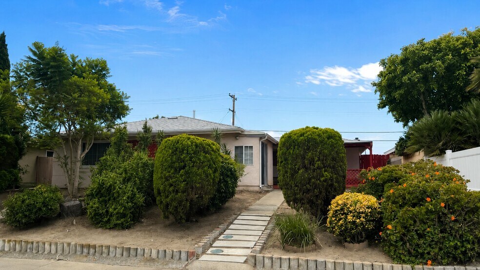 Building Photo - 4640 Clairemont Dr
