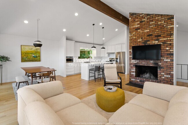 Building Photo - Mid-Century Modern Three Bedroom in Happy Valley!