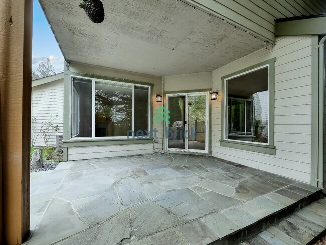 Building Photo - 4 Bed 2.5 Bath Single Family for Rent