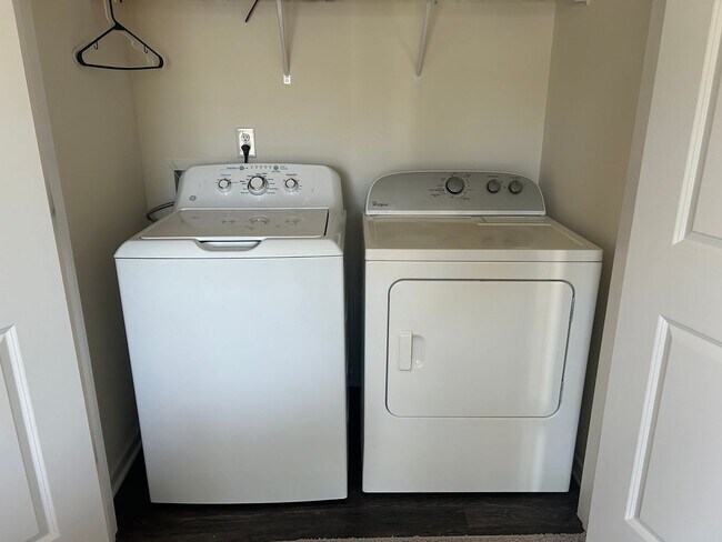 Building Photo - Beautiful 3/2.5 Home for Rent in Greenville!
