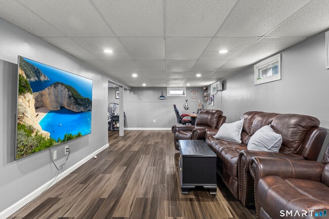 Building Photo - 77 Basswood Dr